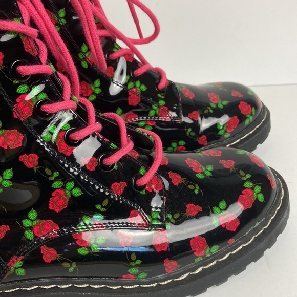 Betsey Johnson Floral Rose Combat Boot Patent Leather 8.5M Rocker Dark Princess - Picture 4 of 16
